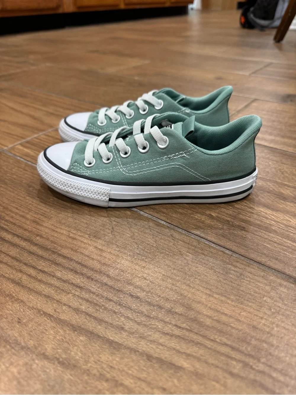 Converse Kids Low Top Sneakers in Sage Green and White
